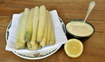 Asperges sauce mousseline