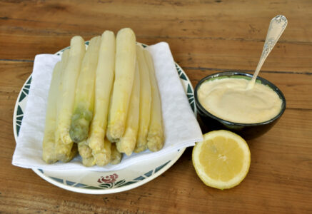 Asperges sauce mousseline