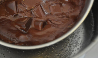 Gâteau au chocolat au bain-marie