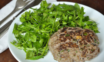 Tartare de bœuf et salade d’herbes