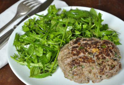 Tartare de bœuf et salade d’herbes