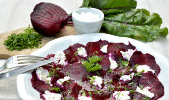 Carpaccio de betteraves au chèvre frais