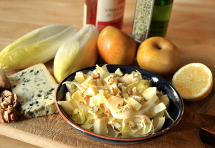 Salade d’endives, pommes, noix, Roquefort