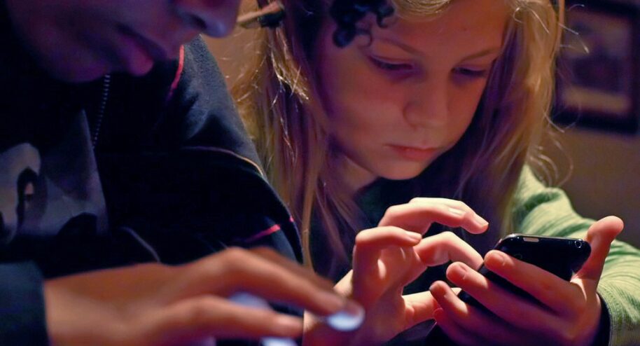 Les ados touchés par la "textonite aiguë"