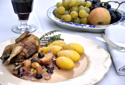 Cailles aux raisins et aux pommes
