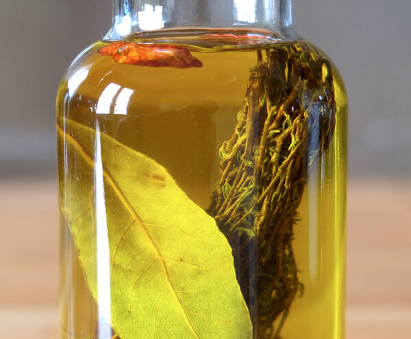 Huile aromatisée aux herbes