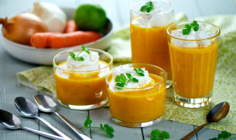 Gaspacho de carottes, citron vert et crème de coriandre