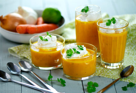 Gaspacho de carottes, citron vert et crème de coriandre