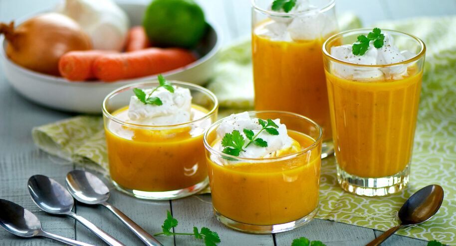 Gaspacho de carottes, citron vert et crème de coriandre