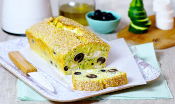 Cake au chèvre frais, courgettes et olives noires