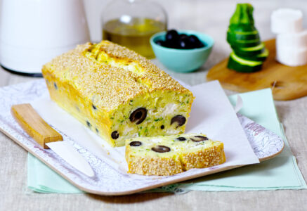 Cake au chèvre frais, courgettes et olives noires