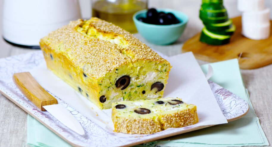 Cake au chèvre frais, courgettes et olives noires