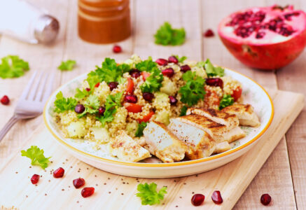 Filets de poulet épicés et taboulé de quinoa