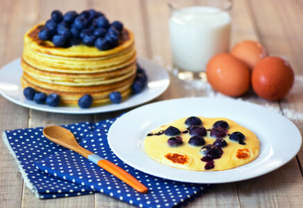 Pancakes au lait fermenté et aux myrtilles