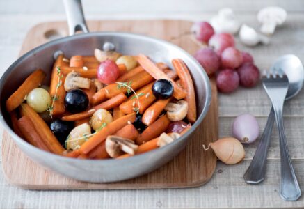 Poêlée de carottes et champignons aux raisins et fenouil