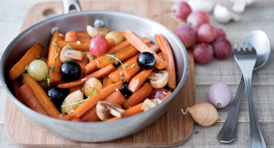 Poêlée de carottes et champignons aux raisins et fenouil