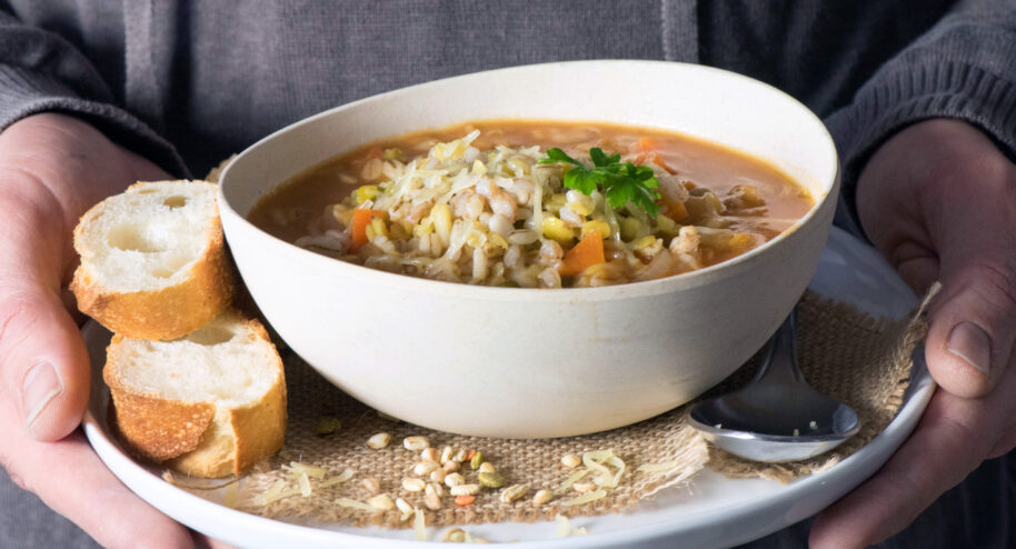 Soupe de légumes, graines, céréales ...