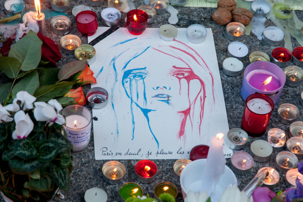 Que deviennent les hommages aux victimes des attentats ?