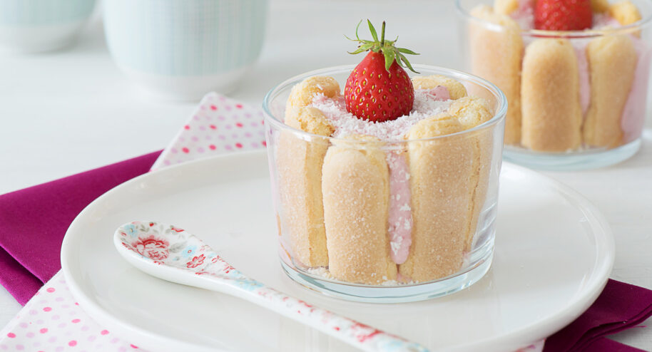 Charlotte aux fraises et noix de coco