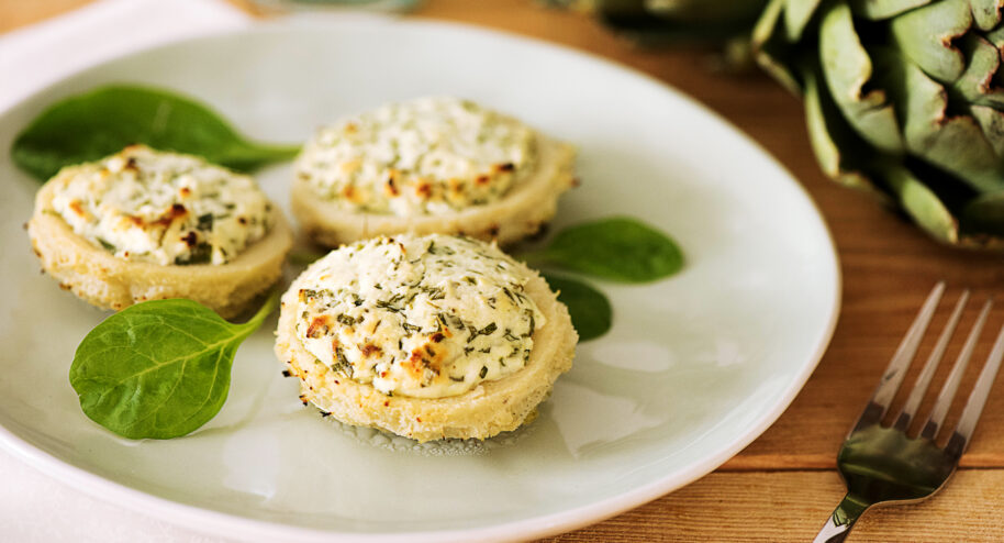 Coeurs d'artichaut gratinés au chèvre et aux épinards