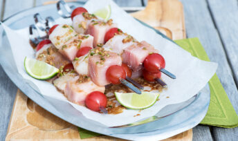 Brochettes de poissons marinés au soja et gingembre
