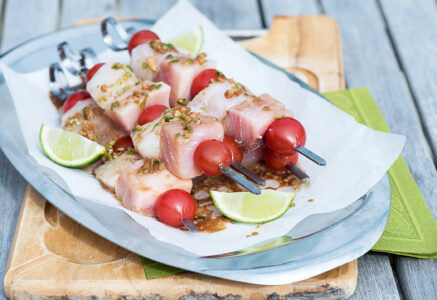 Brochettes de poissons marinés au soja et gingembre
