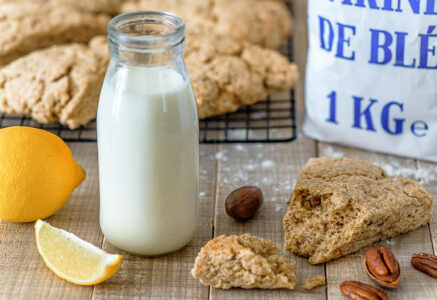 Lait fermenté maison et scones aux noix de pécan