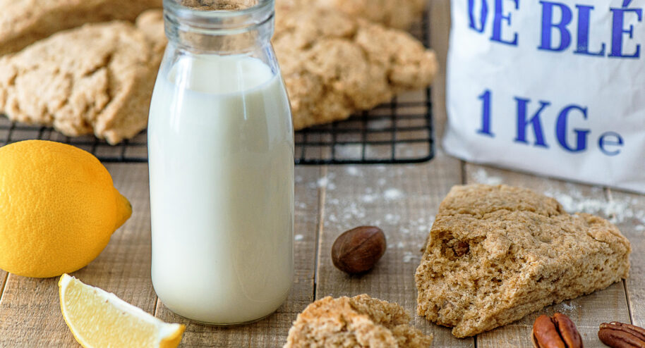 Lait fermenté maison et scones aux noix de pécan