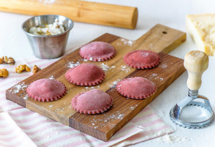 Raviolis à la betterave, au chèvre, parmesan et noix