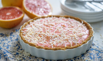 Tarte au pamplemousse rose et à la noix de coco