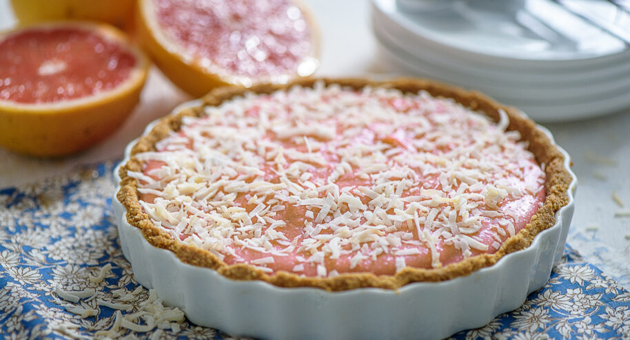 Tarte au pamplemousse rose et à la noix de coco