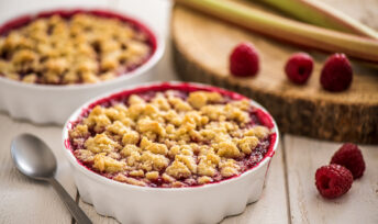 Crumble framboises et rhubarbe