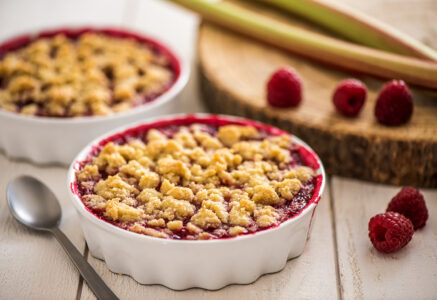 Crumble framboises et rhubarbe