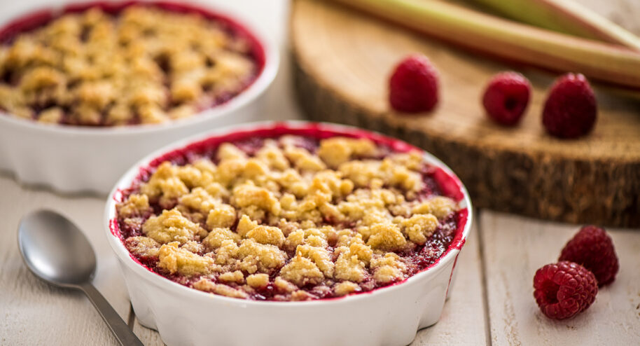 Crumble framboises et rhubarbe