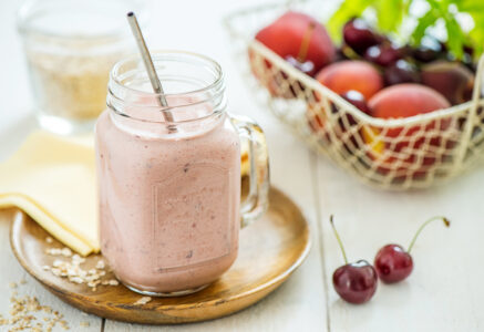 Smoothie à la cerise et à la pêche