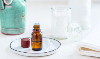 Huile essentielle de tea tree - DR Mon Quotidien Autrement - E. Montuclard
