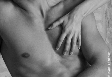 Un massage sensuel à la cire chaude de bougie
