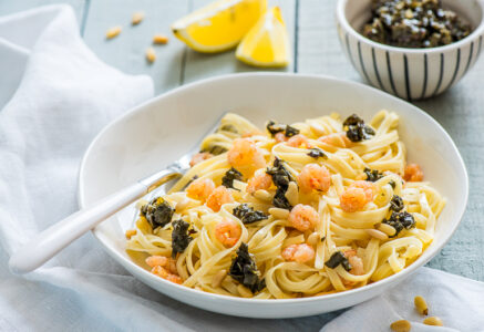 Salade de pâtes aux crevettes, algues et citron