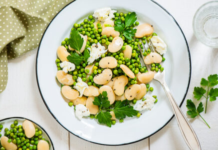 Salade de petits pois, haricots blancs et mozzarella