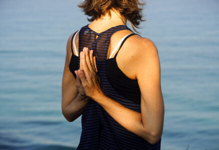 3 postures de yoga très faciles et très utiles