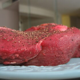 Un Français mange 24,2 kg de viande de boeuf par an en moyenne. © Jason Riedy