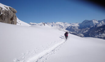 Rando raquettes dans les Hautes-Alpes a© Guilheamette Dhoyer