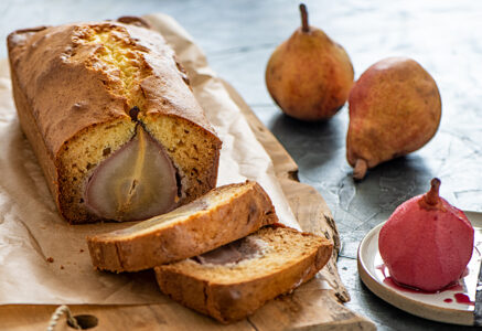 Cake aux poires pochées au vin (sans gluten)
