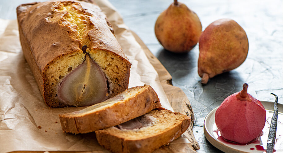 Cake aux poires pochées au vin sans gluten - DR Mon Quotidien Autrement - E. Montuclard