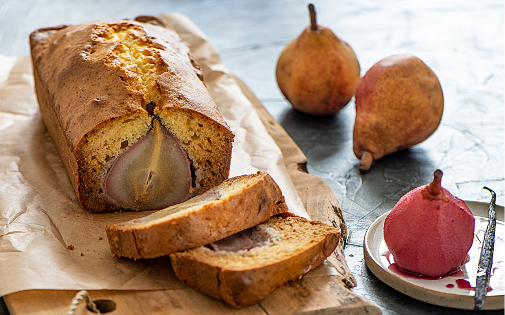 Cake aux poires pochées au vin sans gluten - DR Mon Quotidien Autrement - E. Montuclard