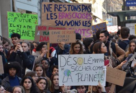 École buissonnière : les jeunes en grève pour le climat