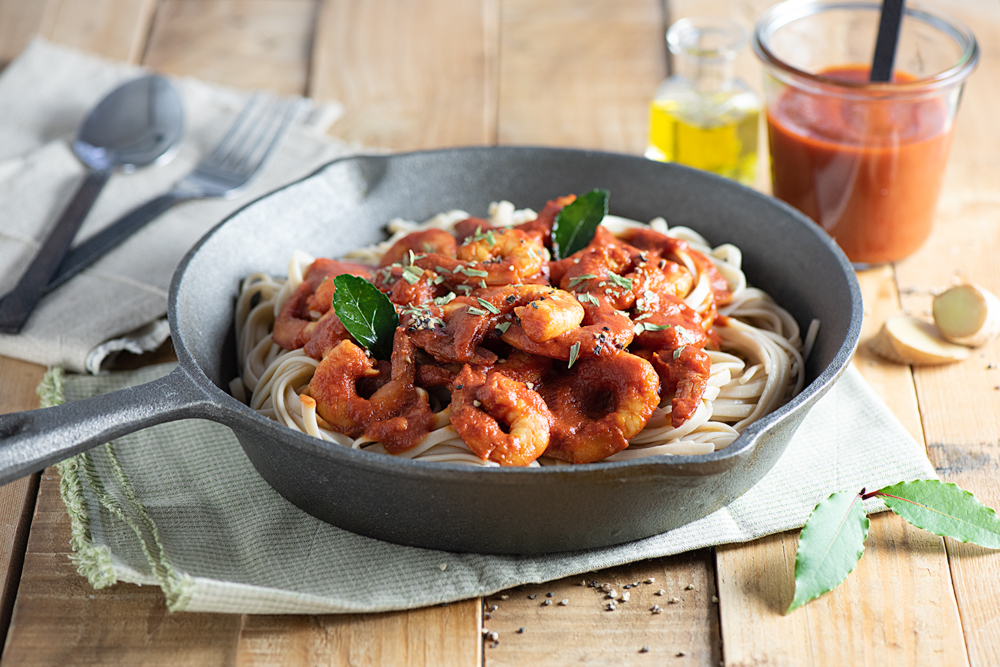 Pâtes et crevettes au coulis de tomate épicé - DR Mon Quotidien Autrement - E. Montuclard