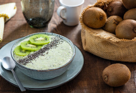Crème au lait d’amande, kiwis bios et graines de chia