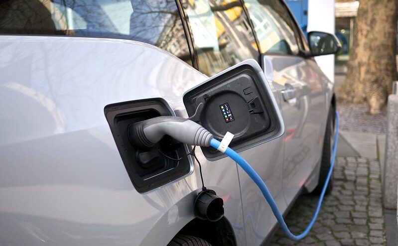 Les voitures électriques représentent 2,5 % des nouvelles immatriculations en France.