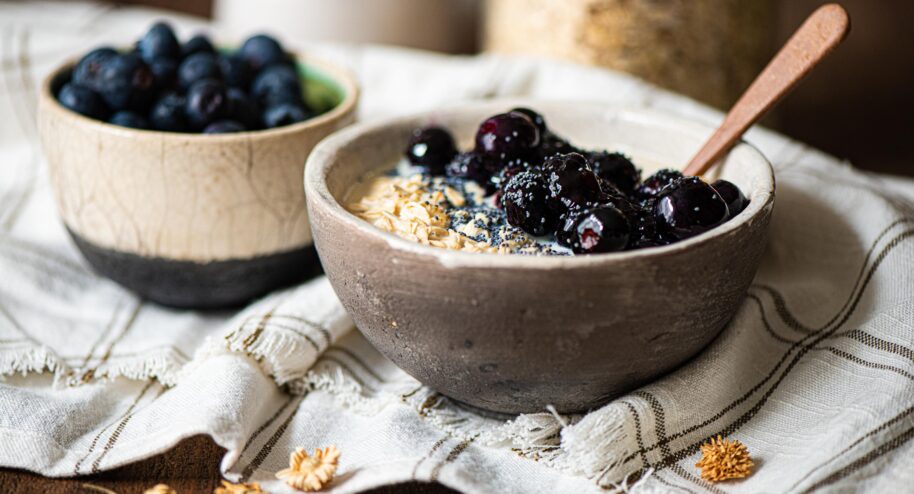Porridge à la camomille, aux myrtilles et aux graines de pavot - DR Mon Quotidien Autrement - E. Montuclard